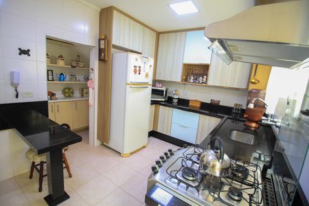 Casa de condomínio à venda com 120m², 3 quartos e 4 vagas