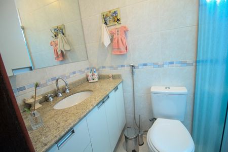 Casa de condomínio à venda com 120m², 3 quartos e 4 vagas