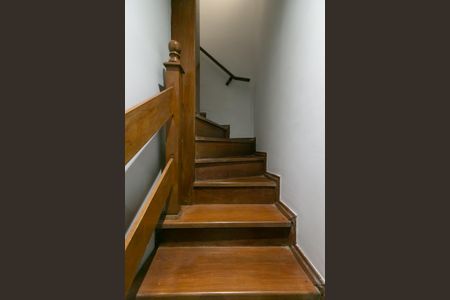 Casa para alugar com 125m², 3 quartos e 2 vagasEscada 