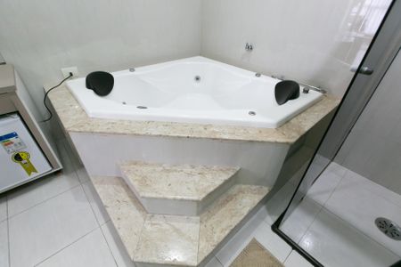 Casa para alugar com 125m², 3 quartos e 2 vagasSuíte - Banheira 