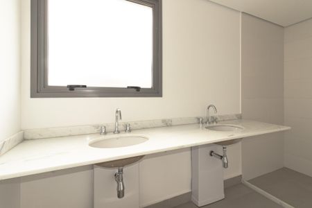 Apartamento à venda com 265m², 3 quartos e 2 vagasBanheiro da Suíte 1