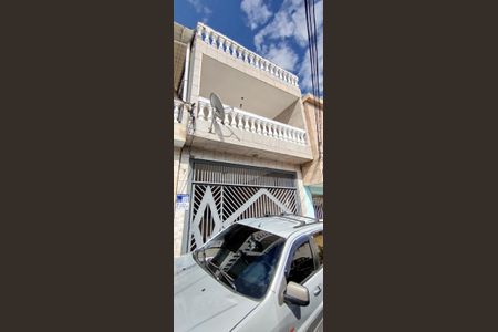 Casa à venda com 100m², 2 quartos e 2 vagasFachada + Placa