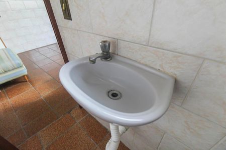 Casa à venda com 100m², 2 quartos e 2 vagasLavabo