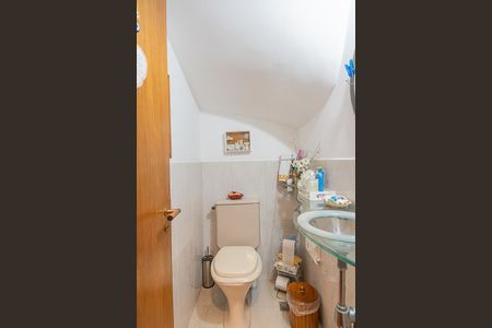 Casa de condomínio à venda com 180m², 3 quartos e 2 vagasLavabo