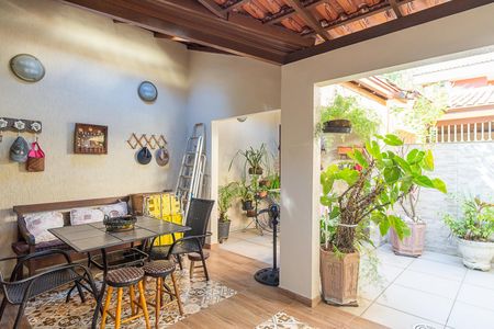 Casa de condomínio à venda com 180m², 3 quartos e 2 vagasQuintal