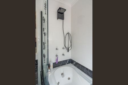 Casa de condomínio à venda com 180m², 3 quartos e 2 vagasBanheiro da Suíte