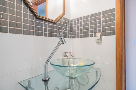 Casa de condomínio à venda com 180m², 3 quartos e 2 vagasBanheiro Social