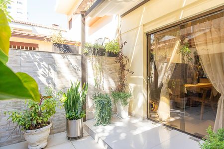 Casa de condomínio à venda com 180m², 3 quartos e 2 vagasQuintal