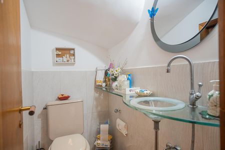 Casa de condomínio à venda com 180m², 3 quartos e 2 vagasLavabo