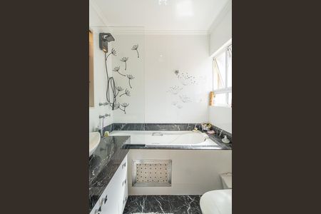 Casa de condomínio à venda com 180m², 3 quartos e 2 vagasBanheiro da Suíte