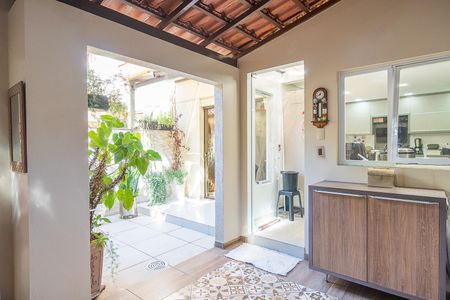 Casa de condomínio à venda com 180m², 3 quartos e 2 vagasQuintal