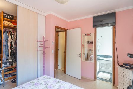 Casa de condomínio à venda com 180m², 3 quartos e 2 vagasQuarto 3 - Suíte