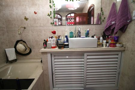 Casa à venda com 150m², 3 quartos e 4 vagasBanheiro social