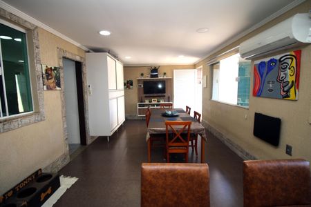 Casa à venda com 200m², 3 quartos e 1 vagaCozinha e copa