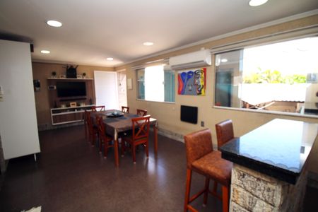 Casa à venda com 200m², 3 quartos e 1 vagaCozinha e copa