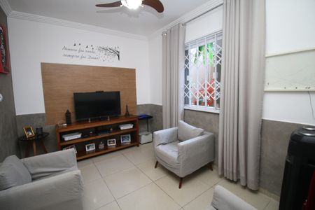 Casa à venda com 200m², 3 quartos e 1 vagaSala de TV