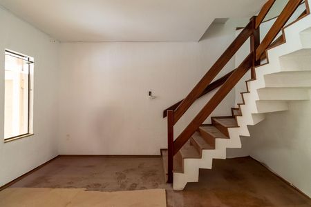 Casa para alugar com 162m², 3 quartos e 2 vagas Casa para alugar com 162m², 3 quartos e 2 vagasSala