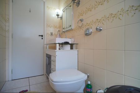 Casa à venda com 320m², 4 quartos e 5 vagasBanheiro da Suíte