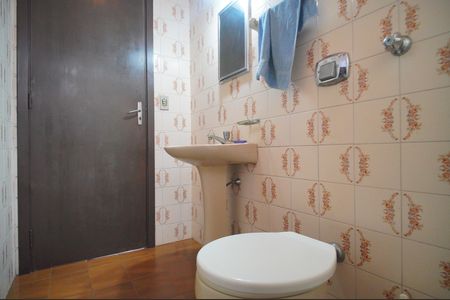 Casa à venda com 320m², 4 quartos e 5 vagasBanheiro 2