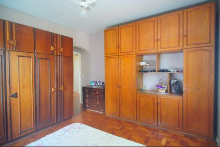 Casa à venda com 320m², 4 quartos e 5 vagasSuíte