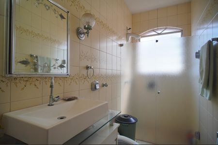 Casa à venda com 320m², 4 quartos e 5 vagasBanheiro da Suíte