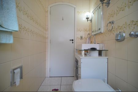 Casa à venda com 320m², 4 quartos e 5 vagasBanheiro da Suíte