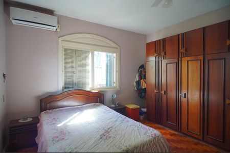 Casa à venda com 320m², 4 quartos e 5 vagasSuíte