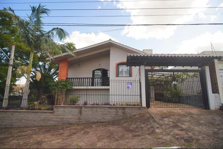 Casa à venda com 320m², 4 quartos e 5 vagasFachada