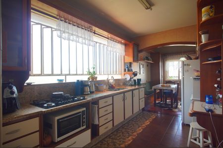 Casa à venda com 320m², 4 quartos e 5 vagasCozinha