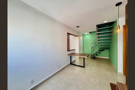 Apartamento para alugar com 105m², 3 quartos e 1 vaga Apartamento para alugar com 105m², 3 quartos e 1 vagaSala