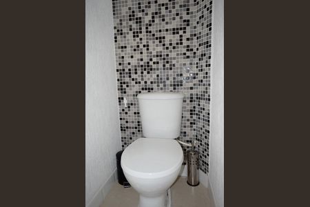 Casa de condomínio à venda com 110m², 3 quartos e 2 vagasÁrea de Serviço - banheiro