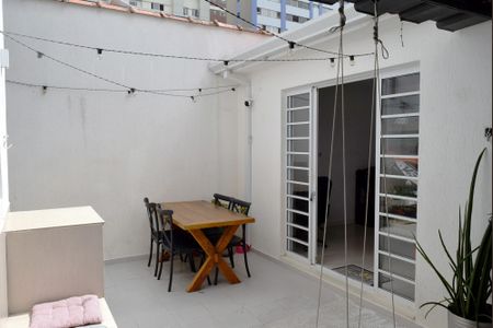 Casa de condomínio à venda com 110m², 3 quartos e 2 vagasQuintal
