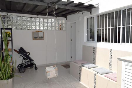 Casa de condomínio à venda com 110m², 3 quartos e 2 vagasQuintal