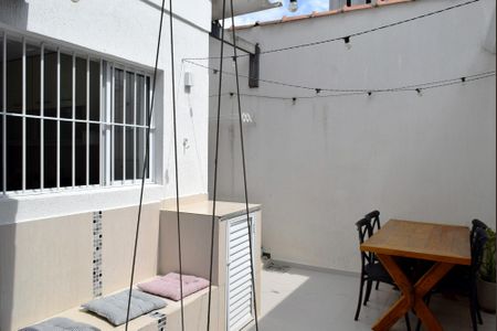 Casa de condomínio à venda com 110m², 3 quartos e 2 vagasQuintal