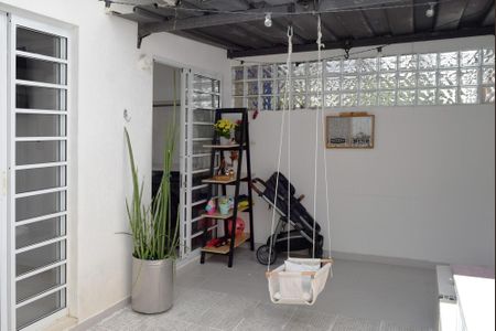 Casa de condomínio à venda com 110m², 3 quartos e 2 vagasQuintal