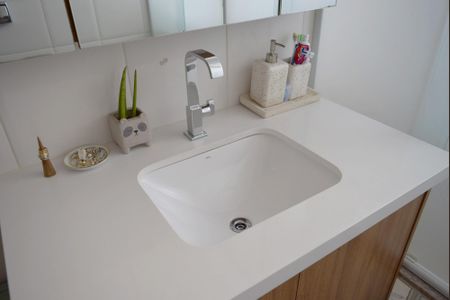 Casa de condomínio à venda com 110m², 3 quartos e 2 vagasBanheiro