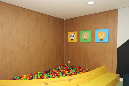 Apartamento para alugar com 34m², 2 quartos e sem vagaÁrea comum - Brinquedoteca