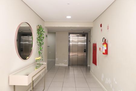 Apartamento para alugar com 34m², 2 quartos e sem vagaÁrea comum - Saguão do prédio