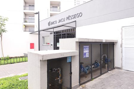 Apartamento para alugar com 34m², 2 quartos e sem vagaFachada do condomínio - Placa instalada na grade