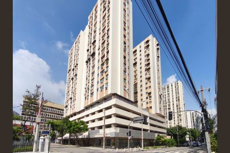 Apartamento à venda com 80m², 3 quartos e 2 vagasFachada e portaria