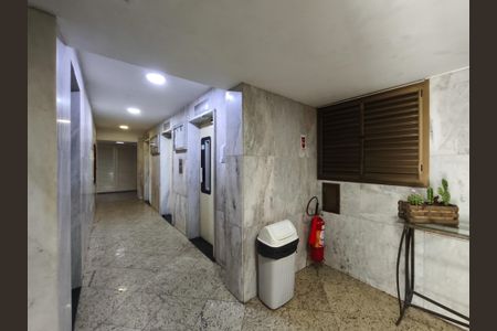 Apartamento à venda com 80m², 3 quartos e 2 vagasFachada e portaria