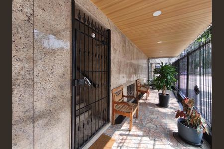 Apartamento à venda com 80m², 3 quartos e 2 vagasFachada e portaria