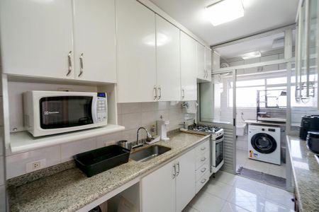 Apartamento à venda com 93m², 3 quartos e 2 vagas Apartamento à venda com 93m², 3 quartos e 2 vagasCozinha