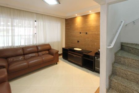 Casa à venda com 120m², 2 quartos e 2 vagasSala