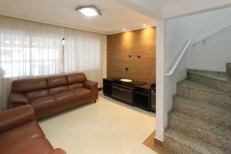 Casa à venda com 120m², 2 quartos e 2 vagasSala