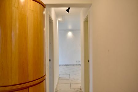 Apartamento para alugar com 100m², 3 quartos e 2 vagas Apartamento para alugar com 100m², 3 quartos e 2 vagasDetalhe corredor