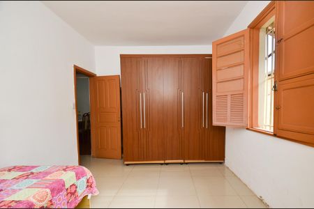 Casa à venda com 333m², 6 quartos e 3 vagas Casa à venda com 333m², 6 quartos e 3 vagasQuarto2