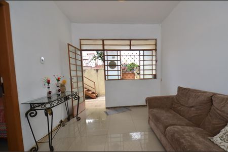 Casa à venda com 333m², 6 quartos e 3 vagas Casa à venda com 333m², 6 quartos e 3 vagasSala de estar