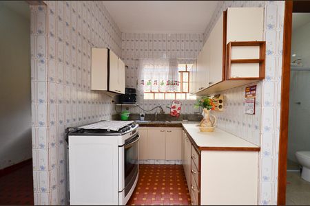 Casa à venda com 333m², 6 quartos e 3 vagas Casa à venda com 333m², 6 quartos e 3 vagasCozinha