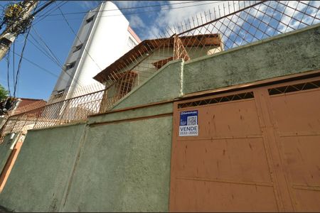 Casa à venda com 333m², 6 quartos e 3 vagas Casa à venda com 333m², 6 quartos e 3 vagasPlaquinha instalada